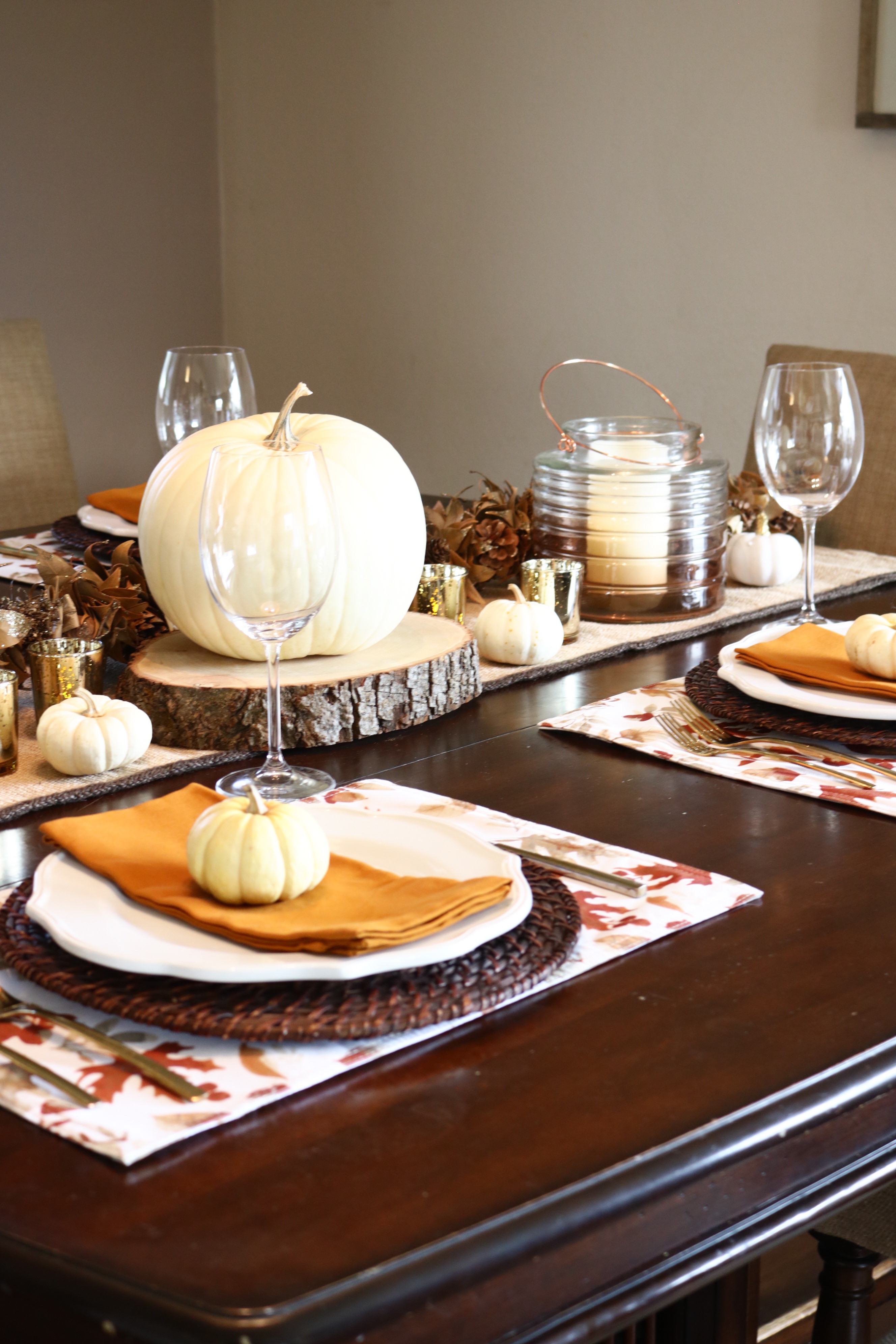 Fall Tablescape Ideas. Thanksgiving or Friendsgiving Tablescape.