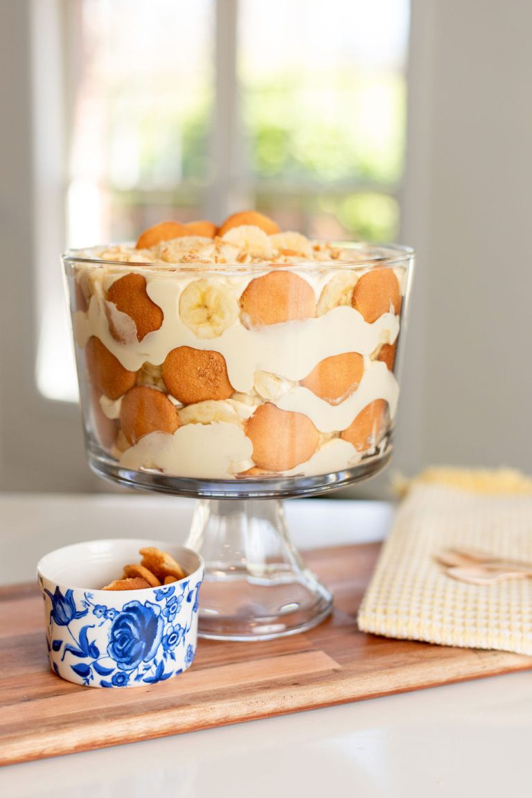 Easy banana pudding recipe in trifle dish