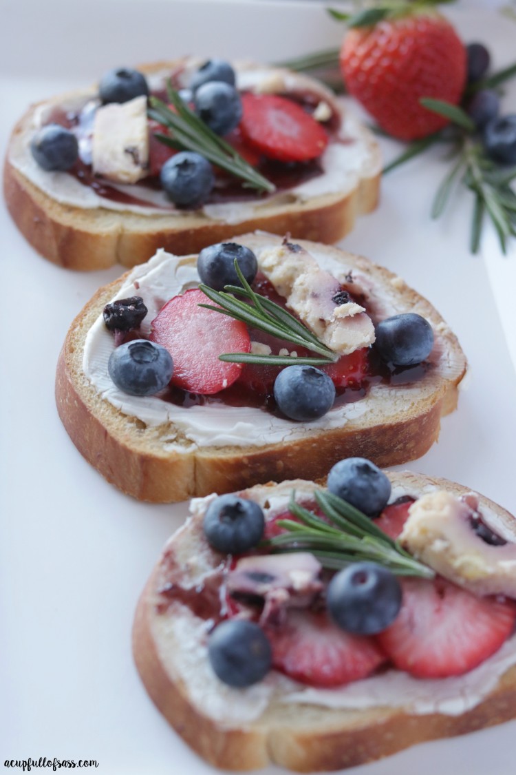 Fruit Bruschetta recipe for brunch. 