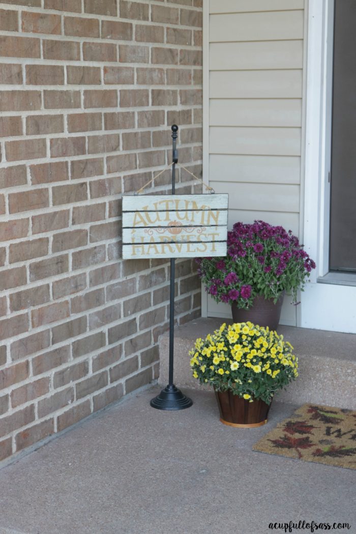 Easy Fall Porch Decor Ideas. Fall Doormat. 