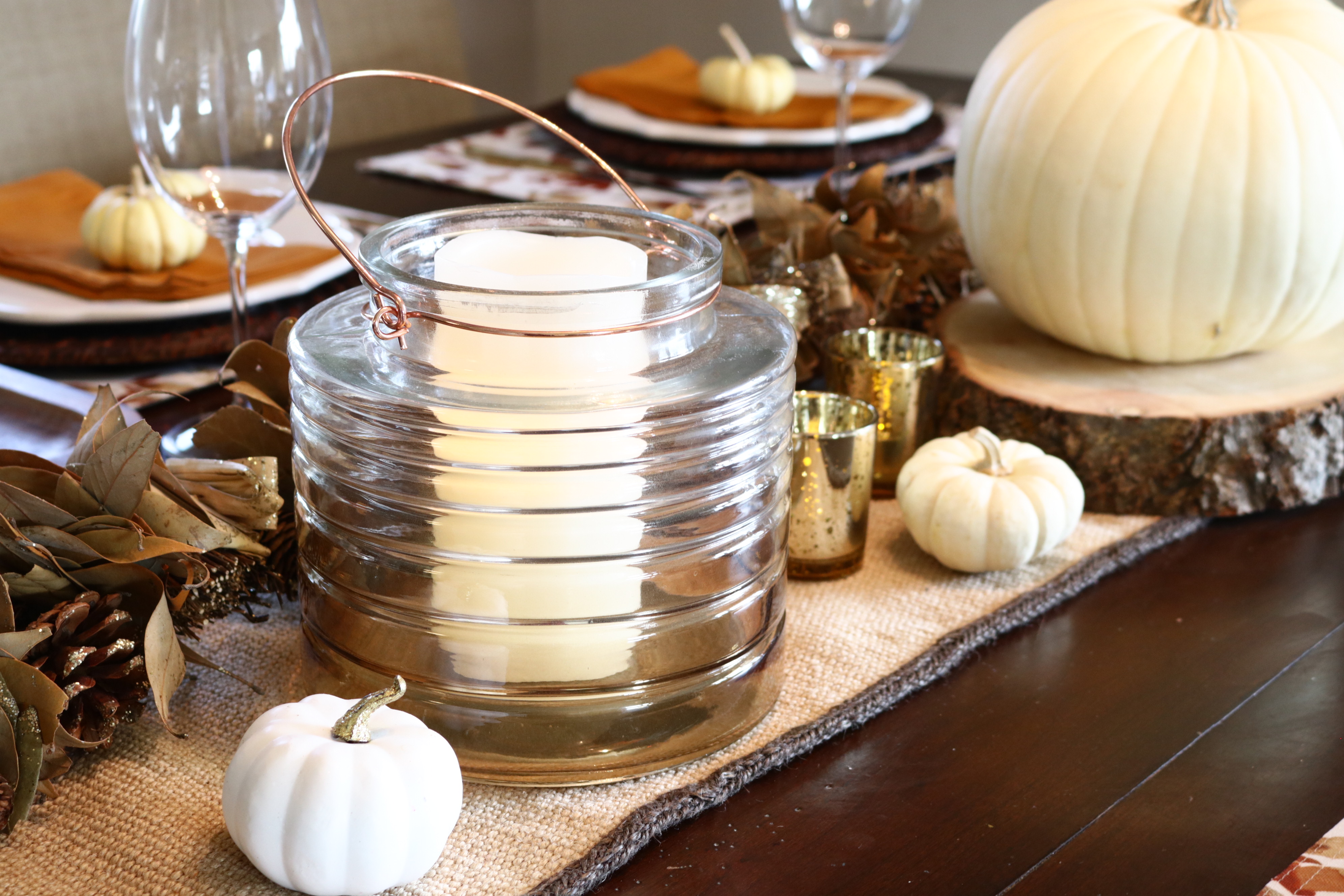 Fall Tablescape Ideas. Thanksgiving or Friendsgiving Tablescape.