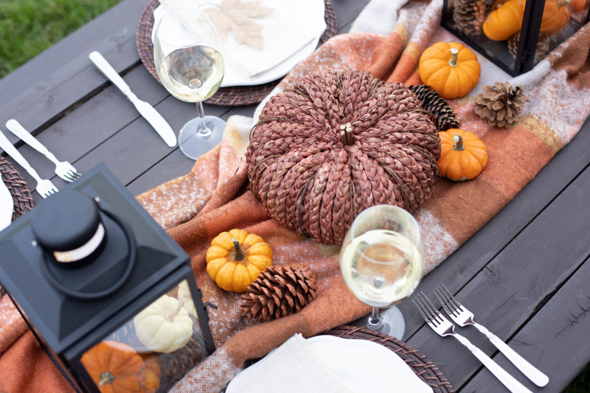 Easy Friendsgiving Tablescape. A warm and inviting look for Fall.