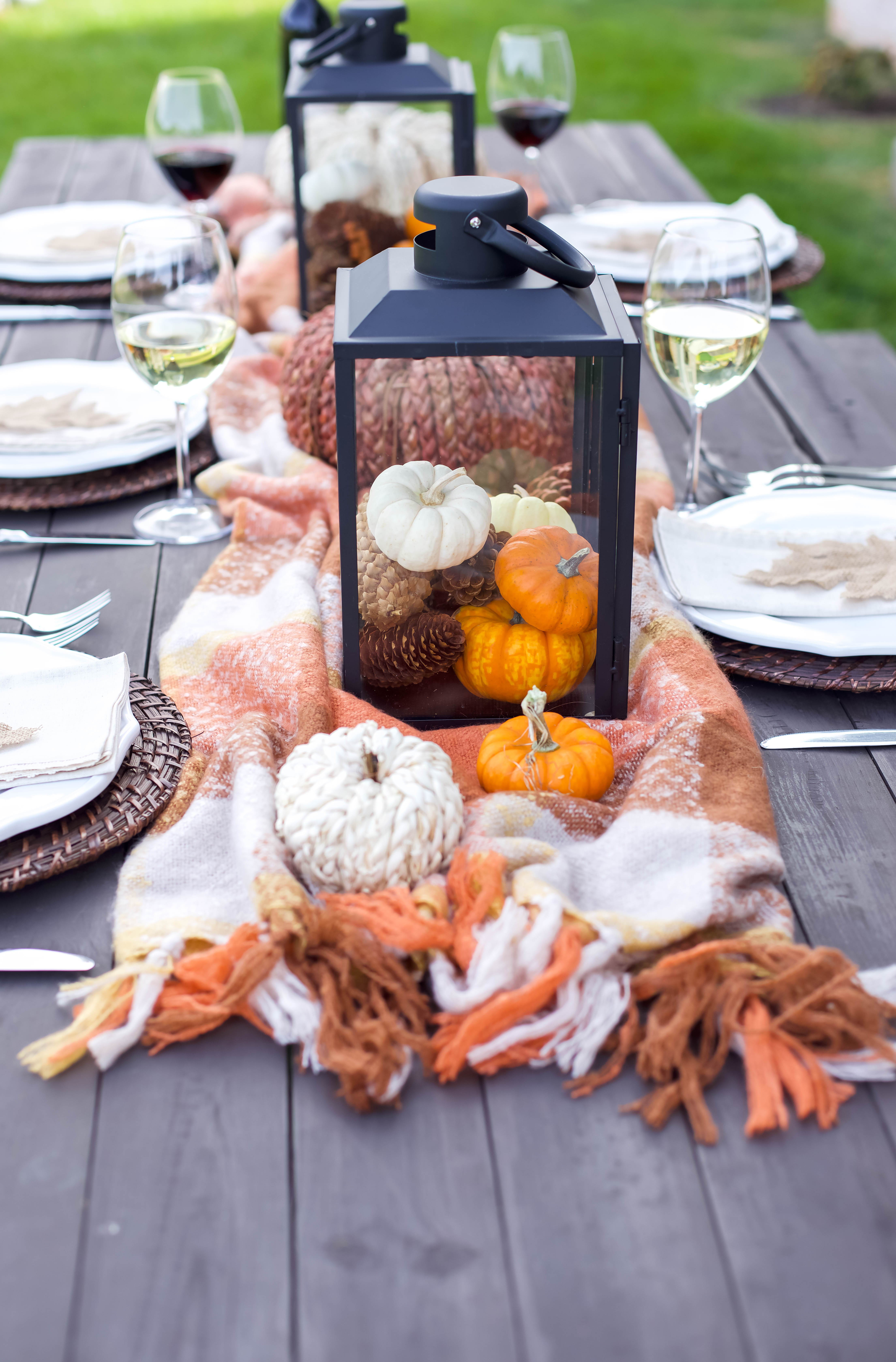 Easy Friendsgiving Thanksgiving Tablescape.