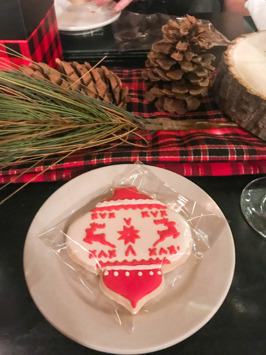 How to host an ornament exchange Holiday party with Tablescape Holiday Party favor ideas.