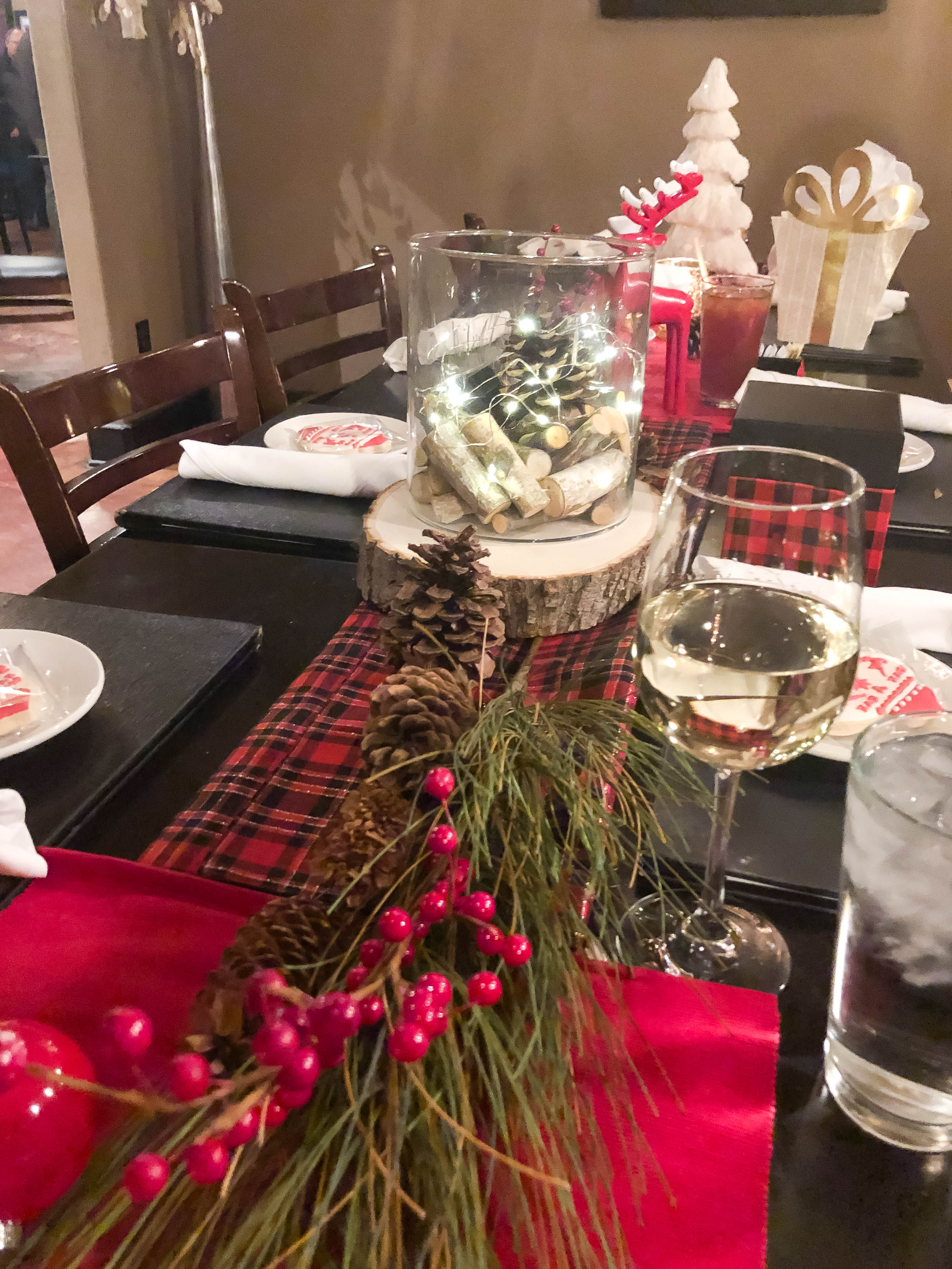 How to host an ornament exchange Holiday party with Tablescape Holiday Party ideas.