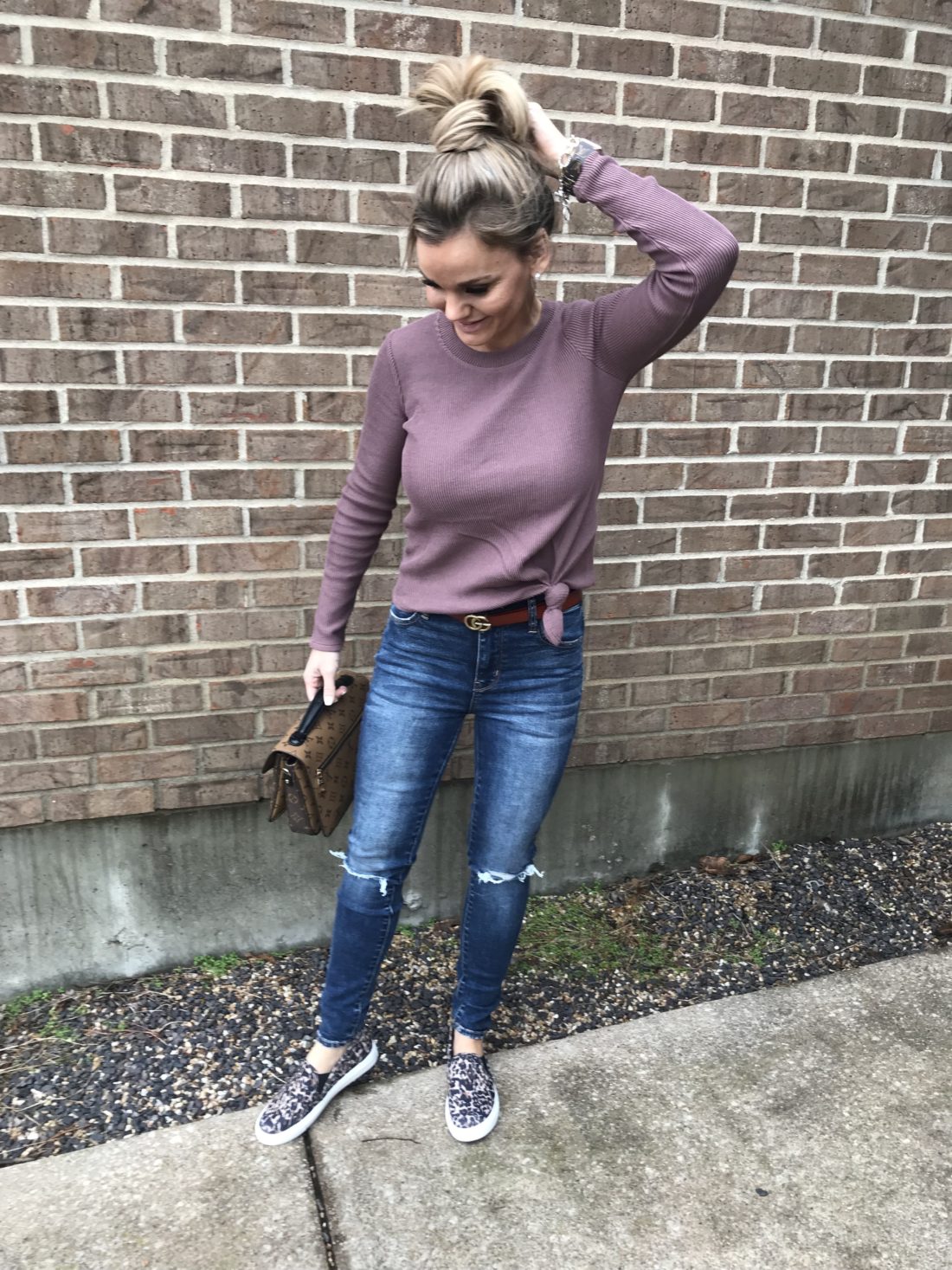 Casual outfit for transitioning to spring. Front knot tie top with leopard slip-on shoes.