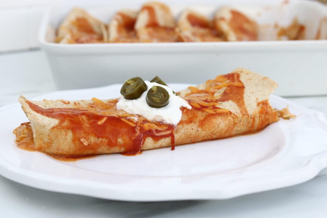 Easy Low Carb Slow Cooker chicken enchiladas 