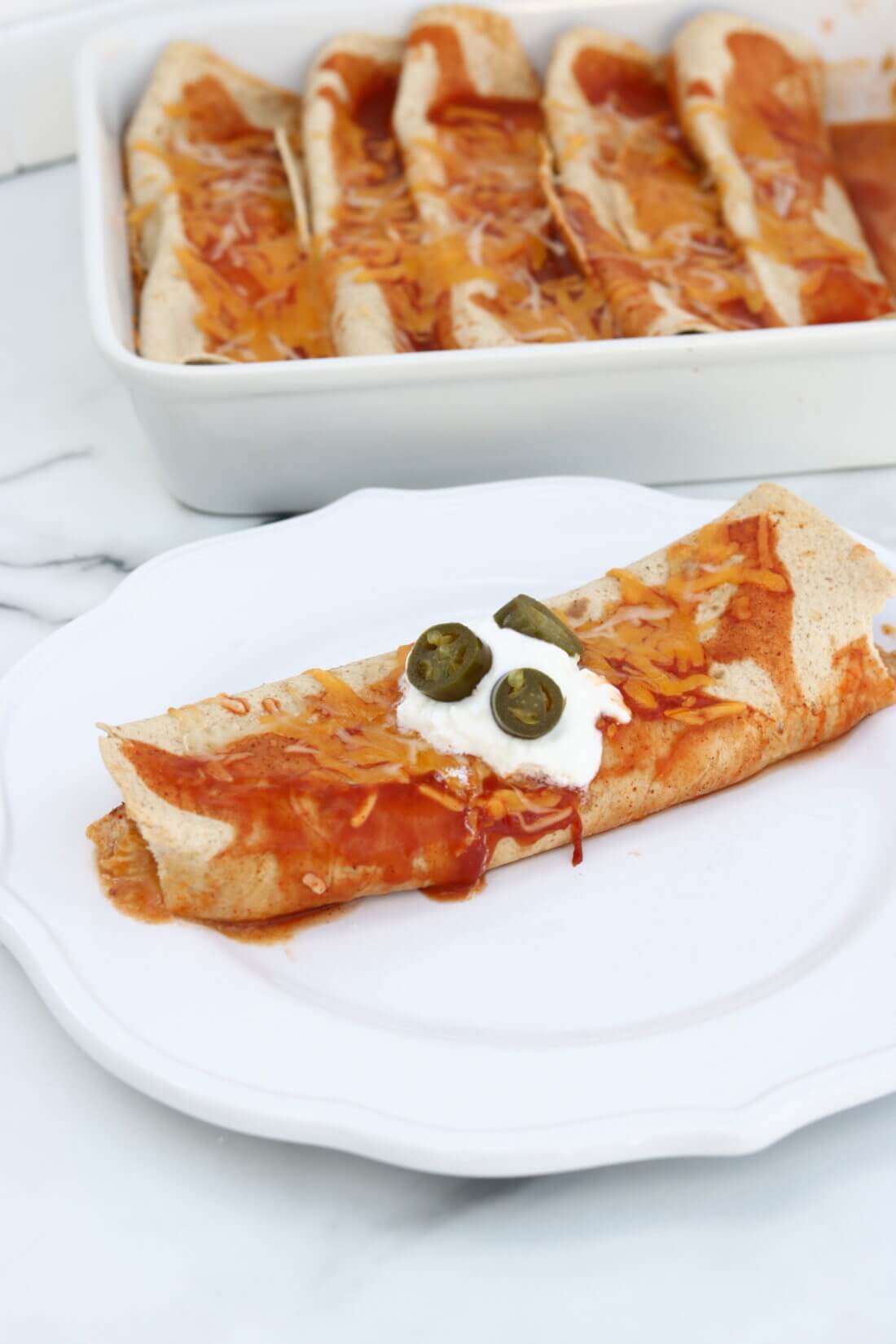 Easy low carb chicken enchiladas in the slow cooker. A healthy dinner your family that