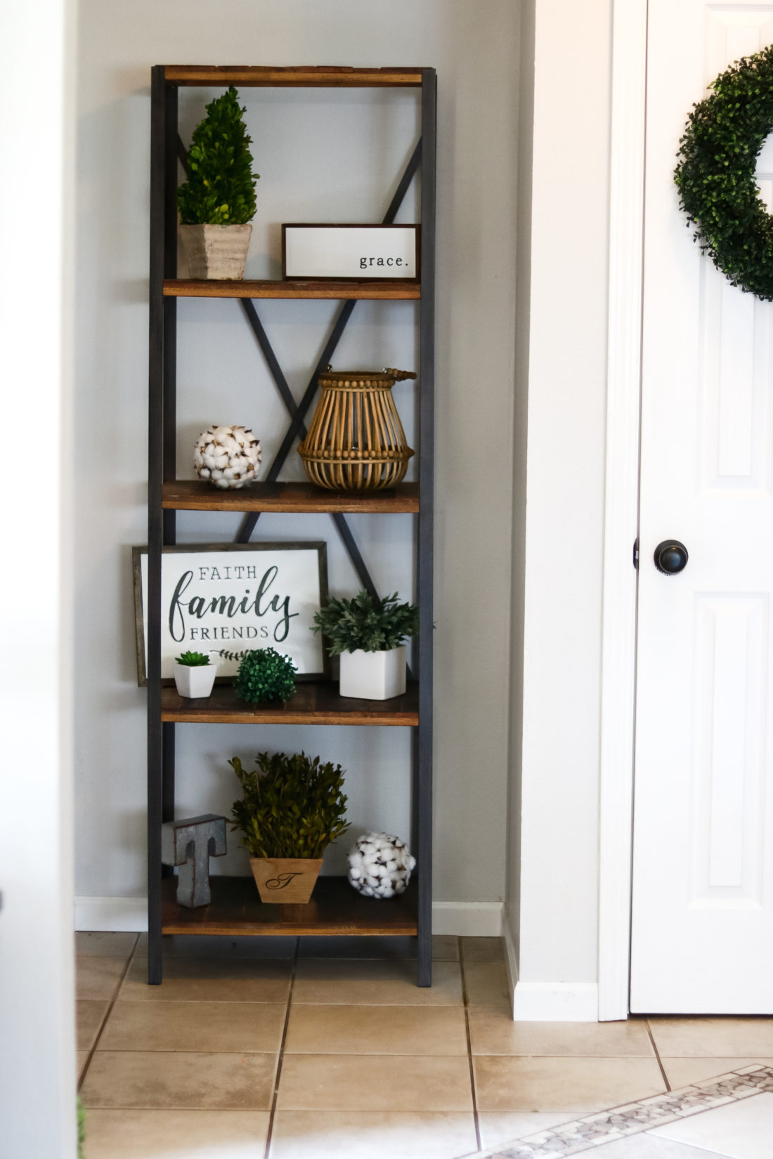 Entryway Decorating Ideas. Modern Farmhouse Decor