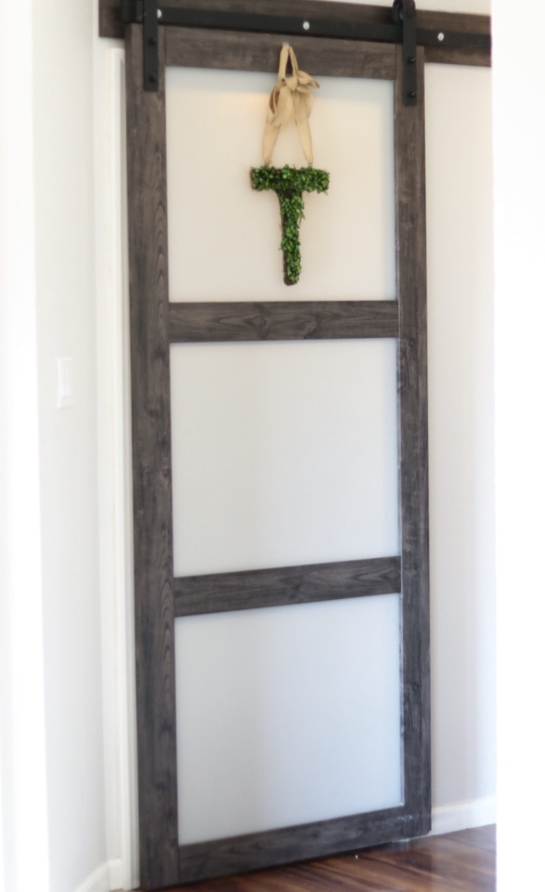 Entryway Decorating Ideas. Modern Farmhouse Decor.