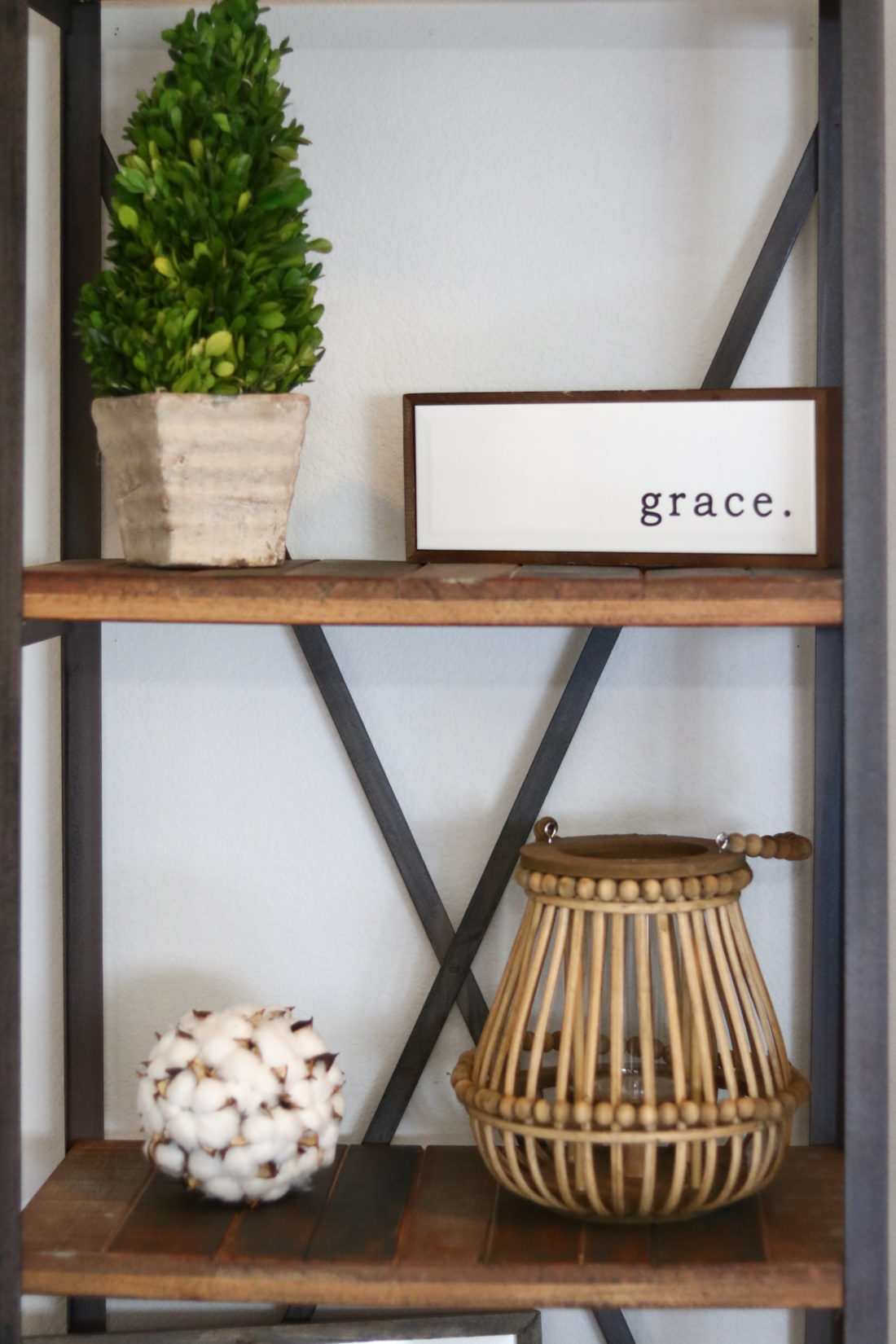 Entryway Decorating Ideas. Modern Farmhouse Decor