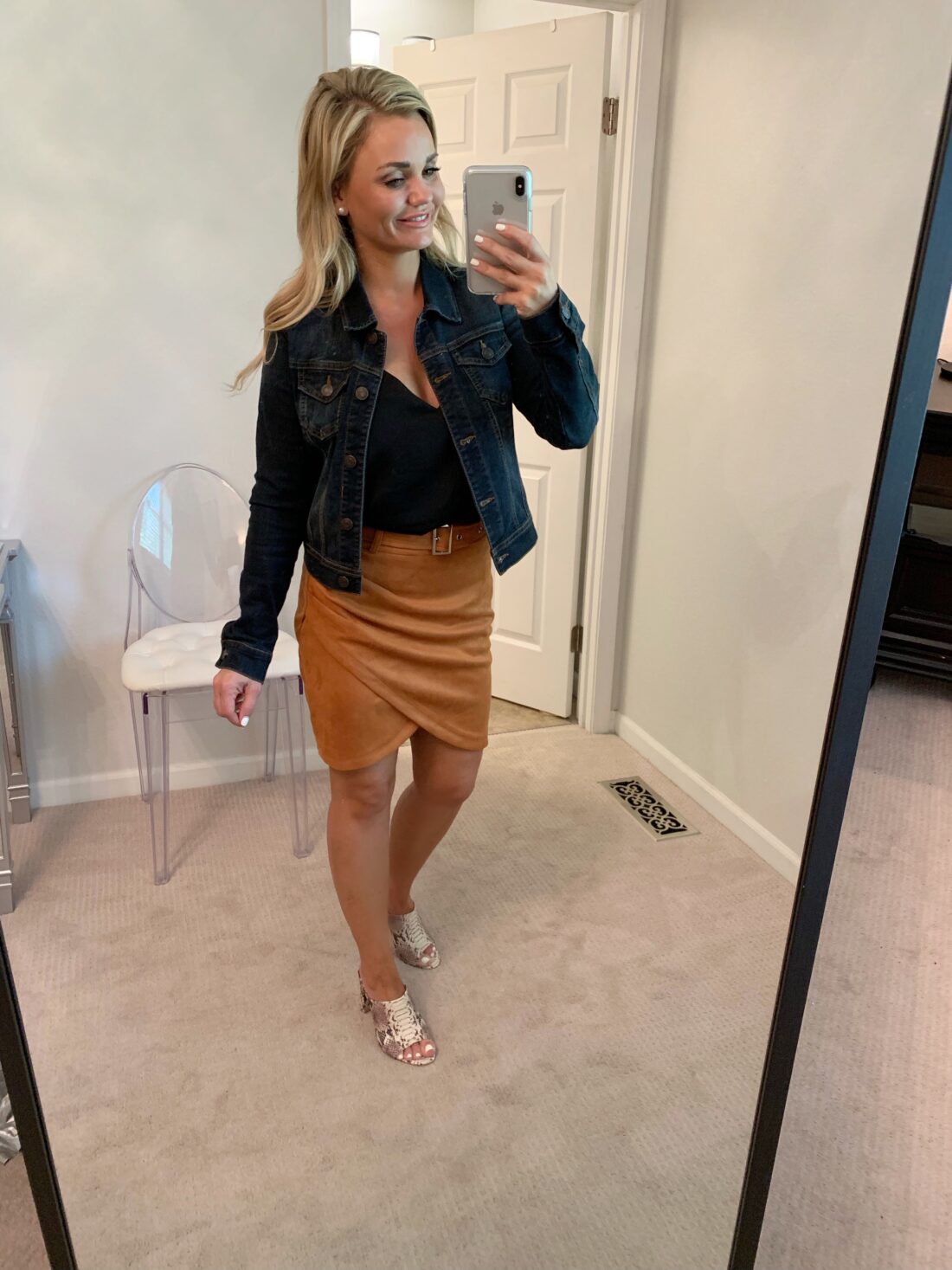 suede skirt outfit ideas