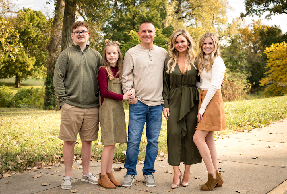 5 Tips For Choosing Outfits For Family Photos