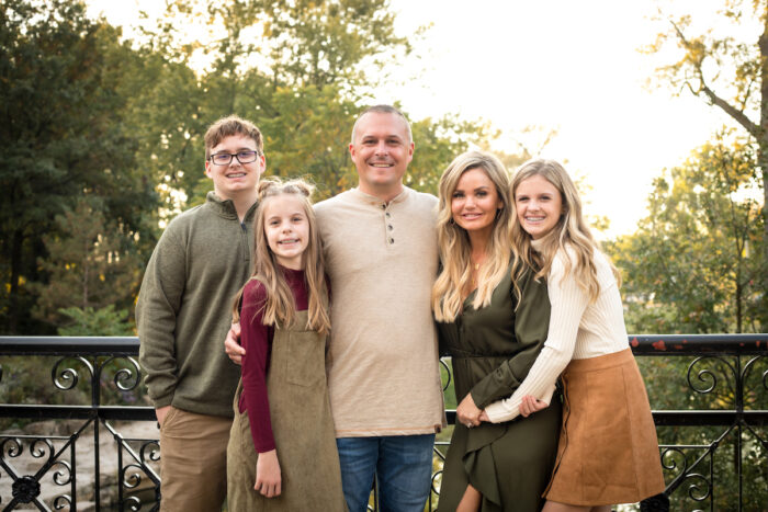 5 Tips For Choosing Outfits For Family Pictures.